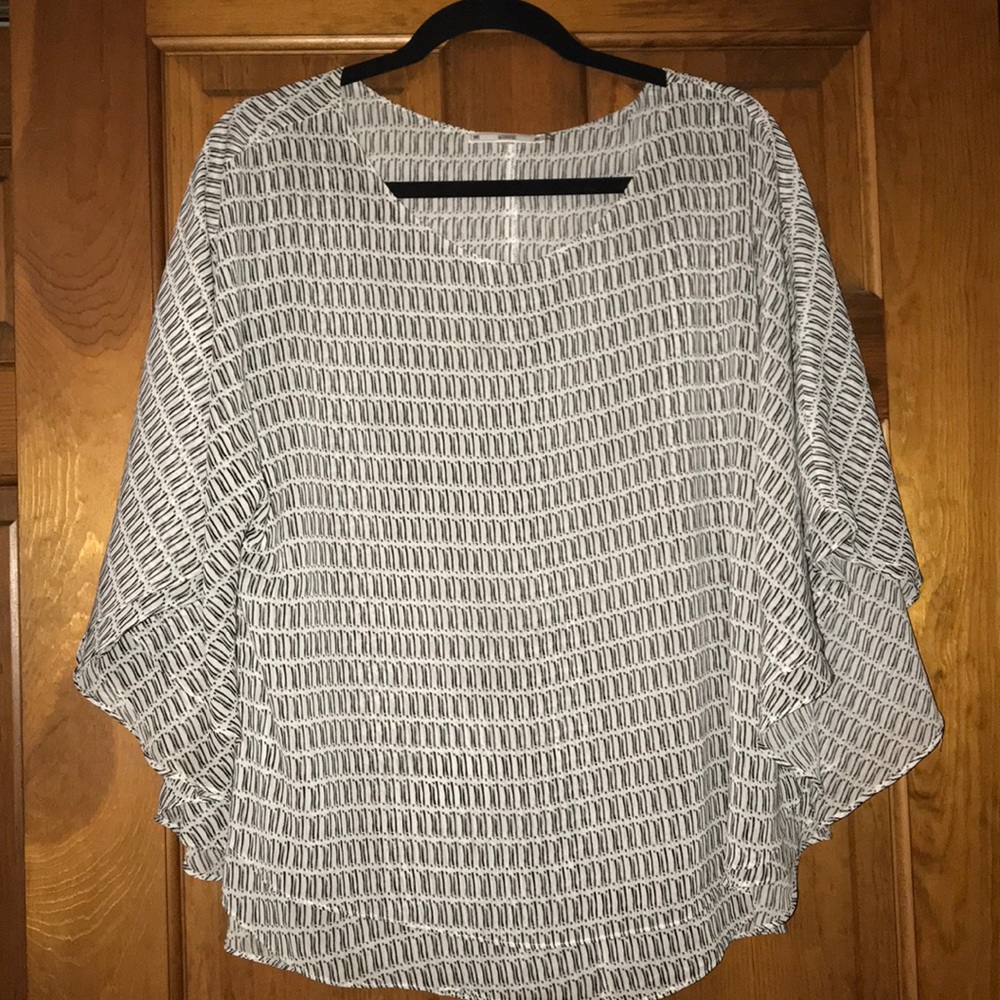 Beautiful black and white flowy top